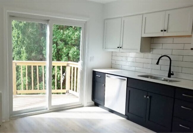 Foto del edificio - 586 Peachview Ln