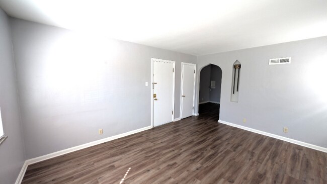 Foto del edificio - 5825 Sunshine Dr