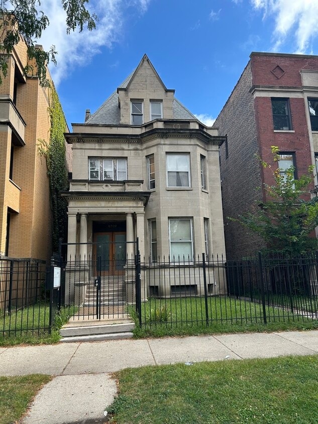 Primary Photo - 4709 S Michigan Ave