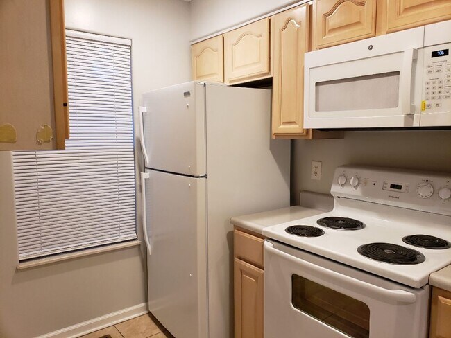 Foto del edificio - Knoxville 37912 - 2 bedroom 1.5 bath - Cal...
