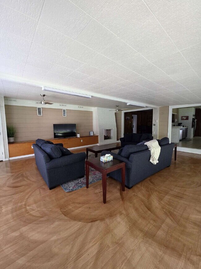 Foto del edificio - Need a mother-in-law suite or a kid cave?