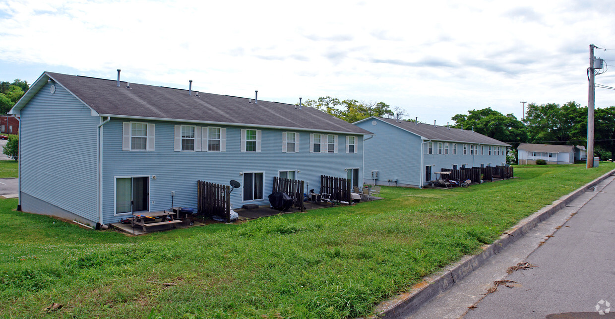 Building Photo - 120-142 Monroe Ave