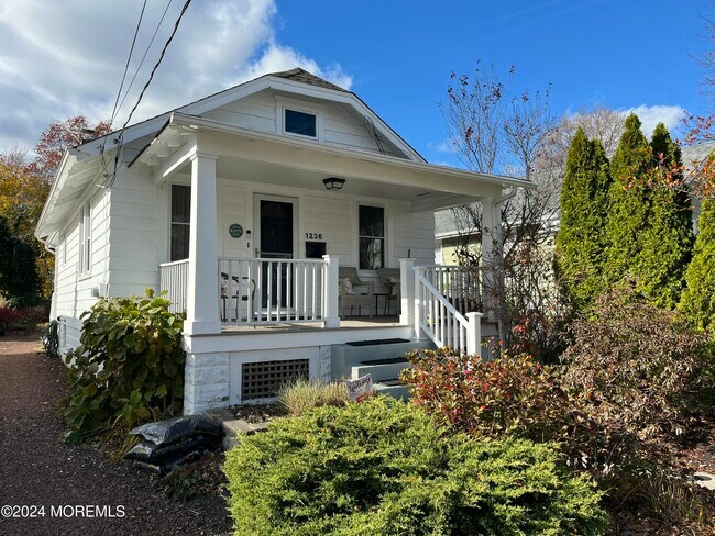 Foto del edificio - 1236 Maplewood Rd