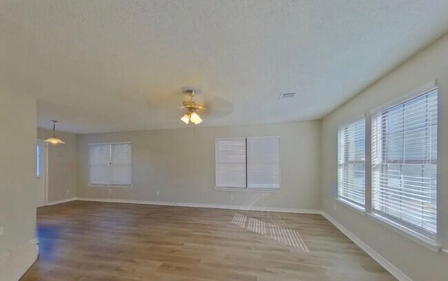 Foto del edificio - Amazing 3-Bedroom Home in Arlington