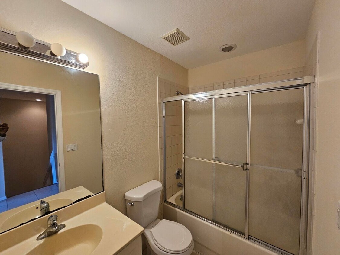 Primary Photo - Spacious 3/2.5 Townhome