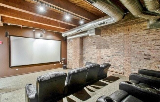 Foto del edificio - 1040 W Adams St