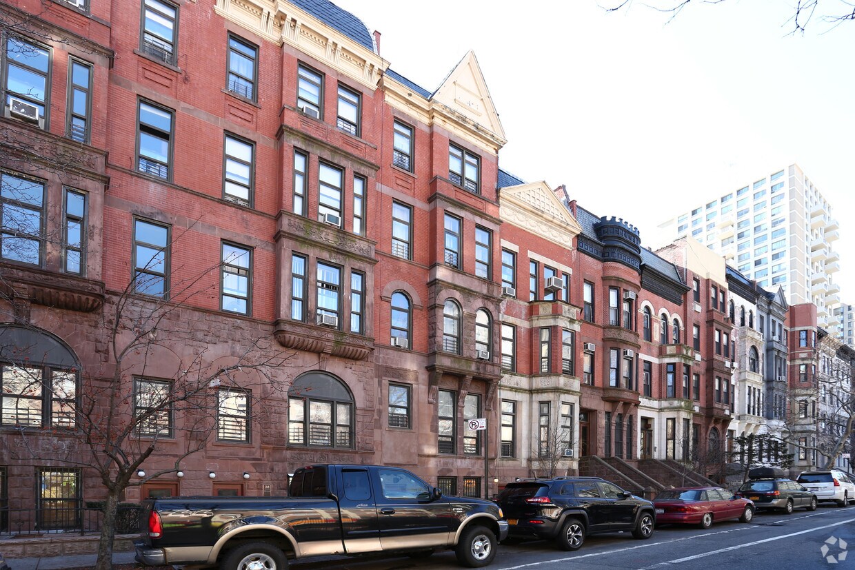 Building Photo - 40 W 91st St