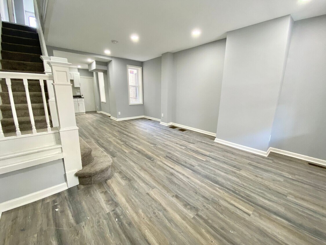 Foto principal - 3 Bedroom Home Available Now