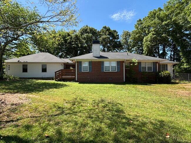 Foto del edificio - 546 Rockwell Church Rd NW