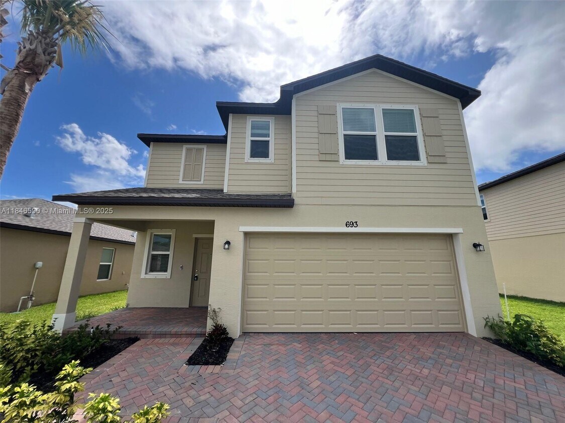 Foto principal - 693 Carlyle Wy
