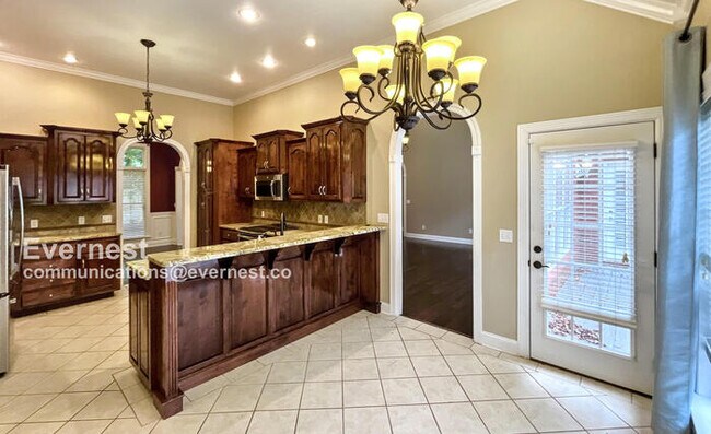 Building Photo - 607 Castle Dr