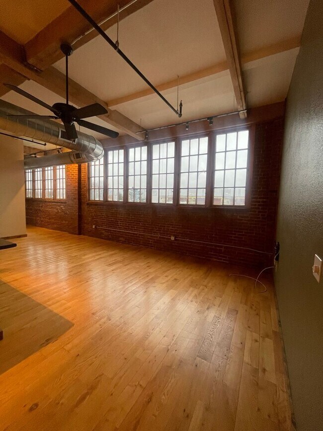Building Photo - Apply Now to view this Studio loft in a gr...