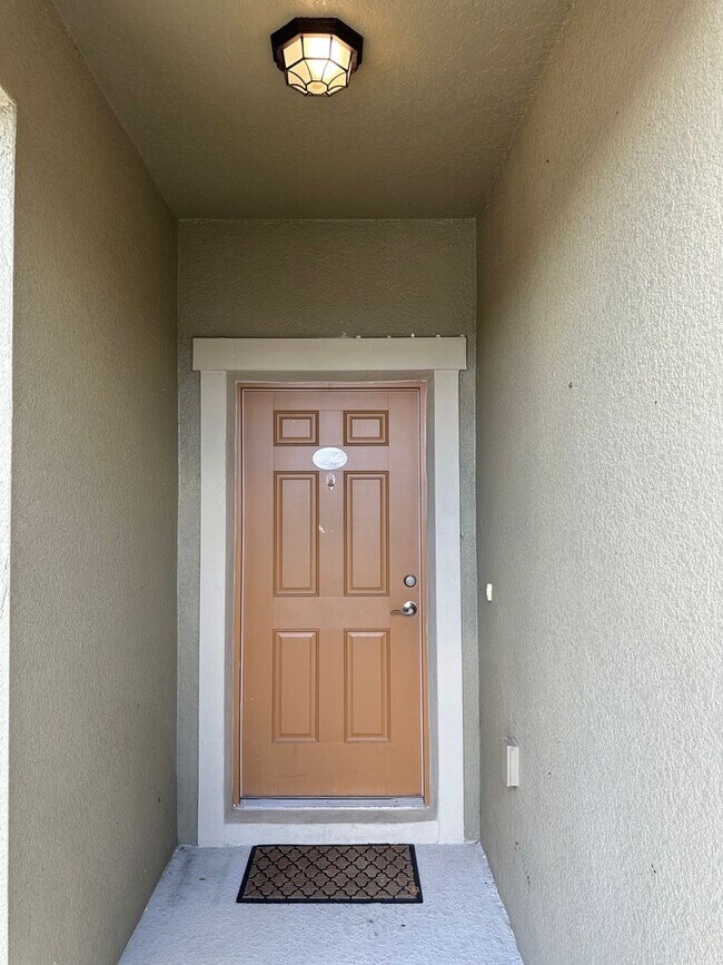 Building Photo - Private Back Yard! - 3 Bedroom 2 Bathroom ...