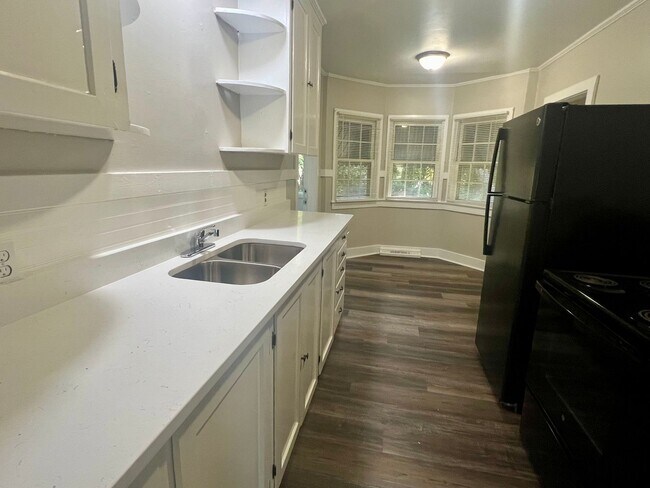 Foto del edificio - Two bedroom house with multi-purpose room,...