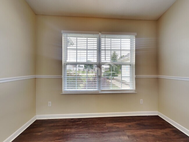 Foto del edificio - 8676 Sweetbriar Ct