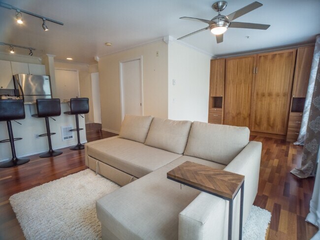 Foto del edificio - 323 Queen Anne Ave N