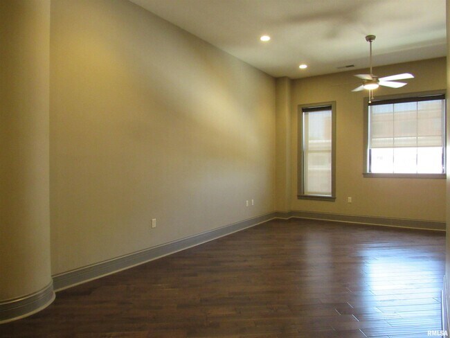 Building Photo - 212 N Brady St