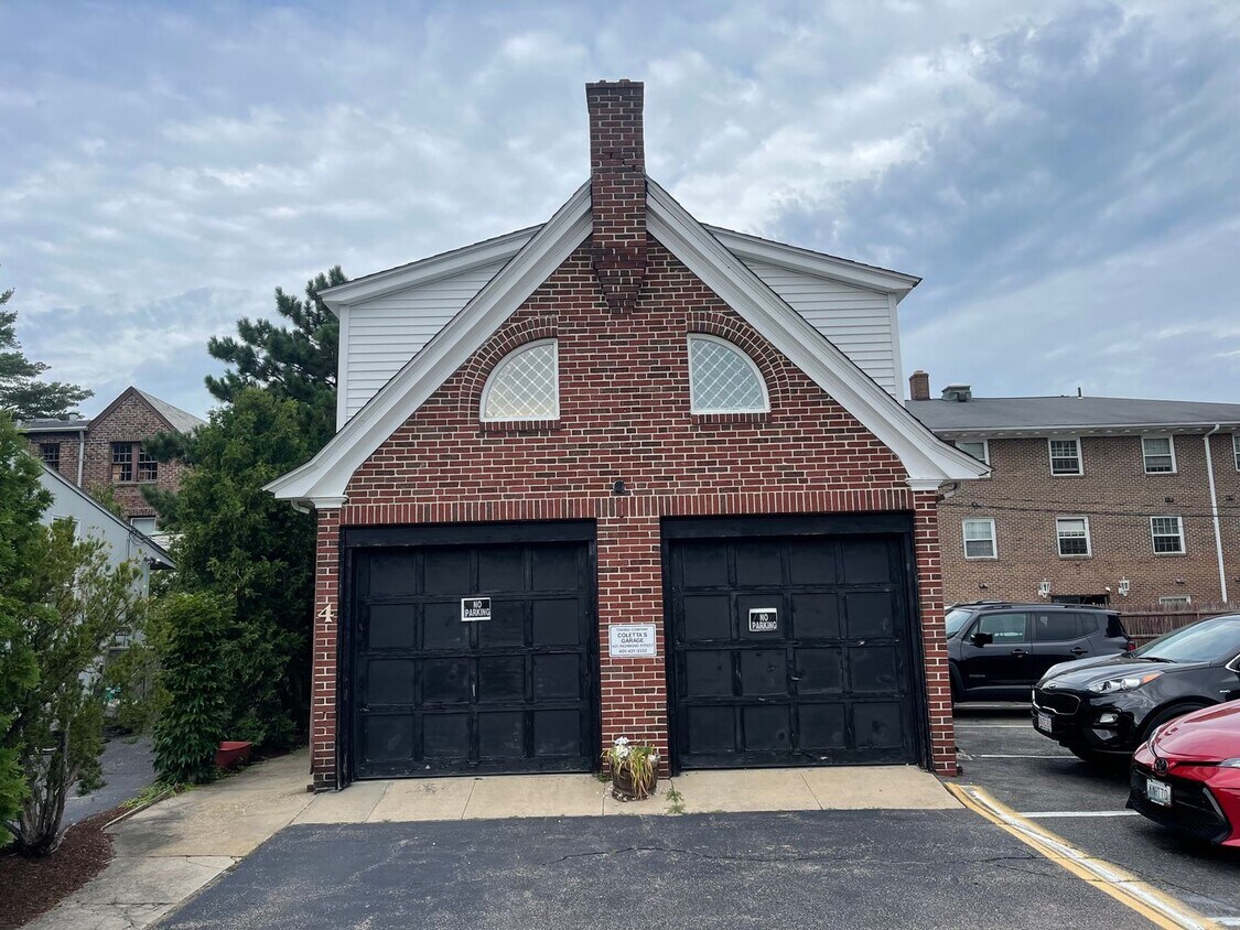 Primary Photo - 444 Angell Street