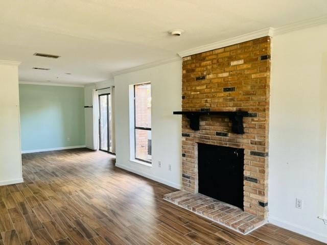 Building Photo - 315 E 10th St