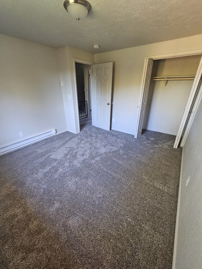 Building Photo - 5889 N Streamside Pl