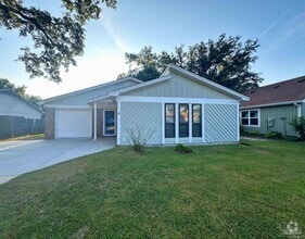 Building Photo - 4218 Baywoods Dr