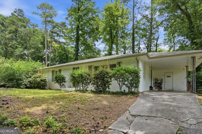 Building Photo - 581 Meadowbrook Dr SE