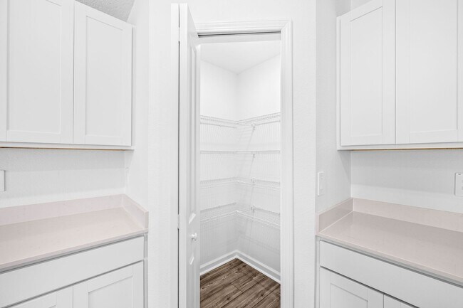 Foto del edificio - BRAND NEW CONSTRUCTION - 3 Bed 2 bath Sing...