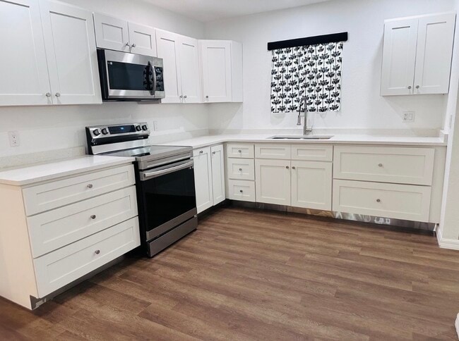 Building Photo - 329 NE 2nd St