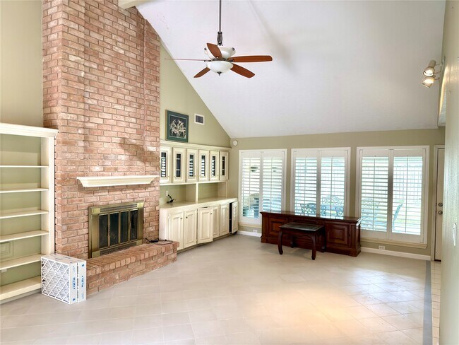 Foto del edificio - 14834 Charlmont Dr