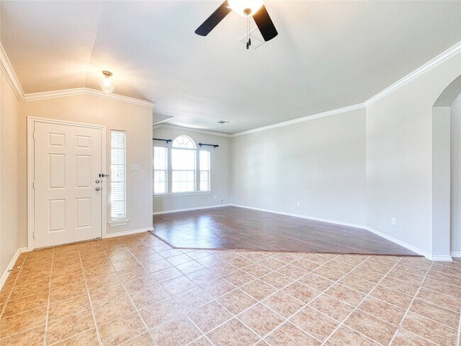 Foto del edificio - 6925 Red Bluff Dr