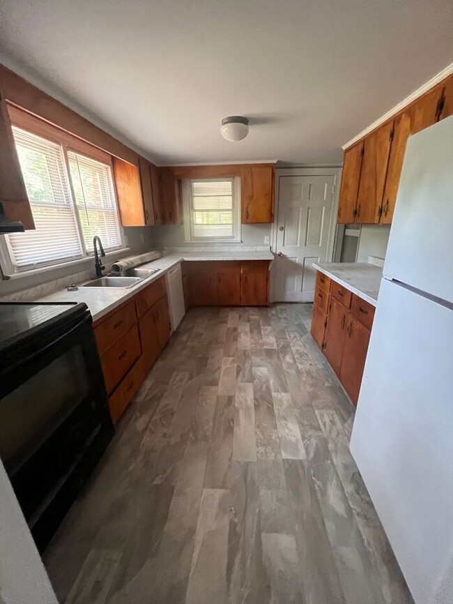 Building Photo - 735 NC-24, Cameron