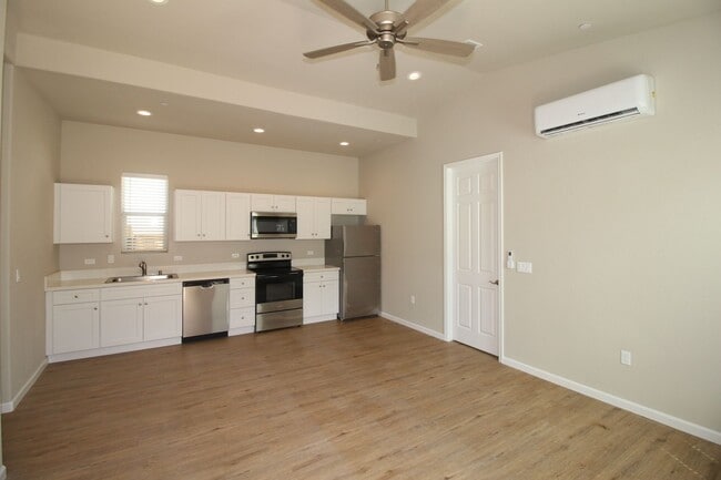 Building Photo - BRAND NEW 2BED/2BATH with SOLAR - Clinton/Arthur