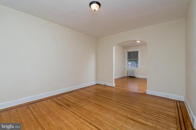 Building Photo - 2645 Chesterfield Ave