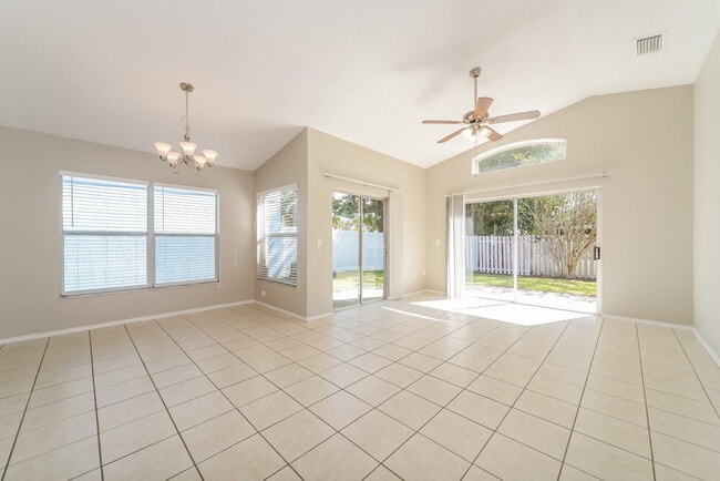 Building Photo - 2603 Spring Hill Dr