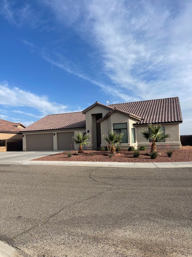 2028 Kiowa Dr, Fort Mohave, AZ 86426 House Rental in Fort Mohave, AZ