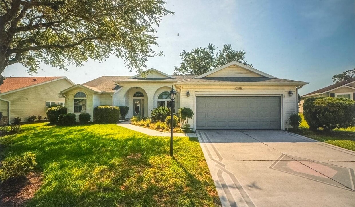 Foto principal - 25316 Crestwater Dr