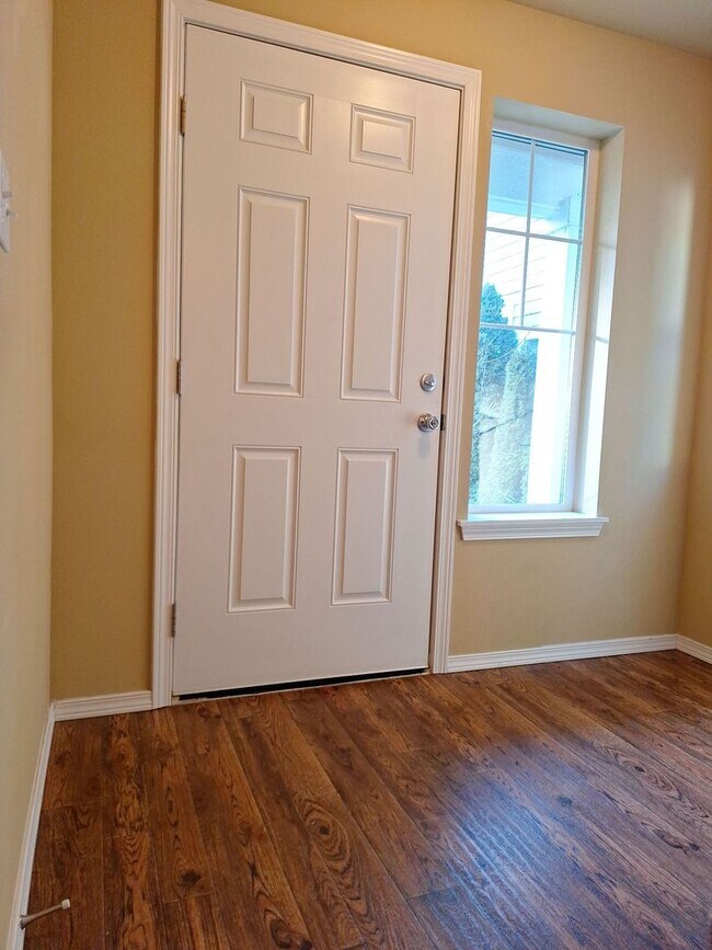 Building Photo - Central Valley Area - 2 Story Home (3Bed, 2.5 Bath)