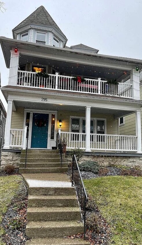 Primary Photo - 295 Richmond Ave