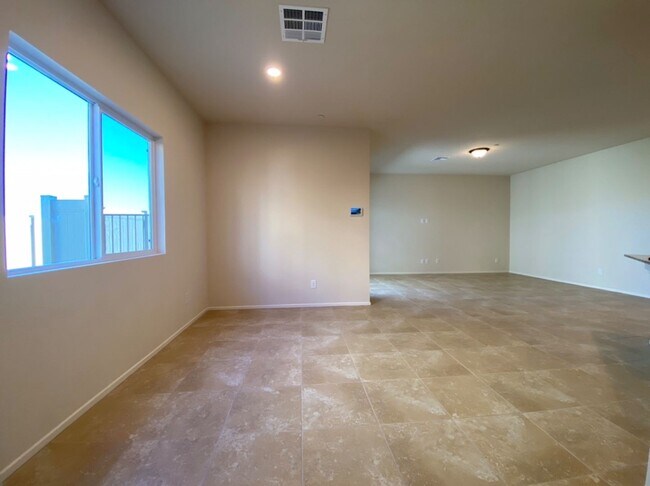 Foto del edificio - 4 BED 3 BATH Townhome, 1 LOFT, 2 GARAGES, ...