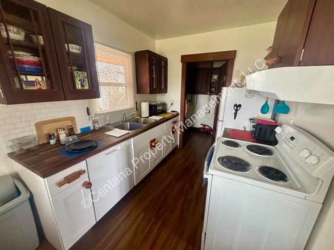 Building Photo - 515-517 25th St N