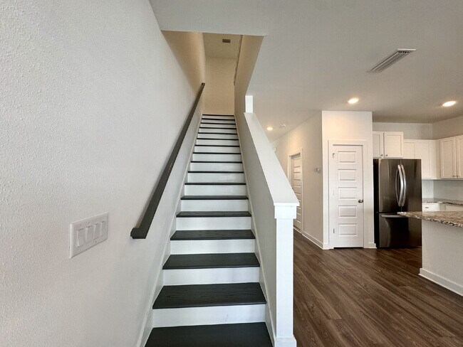 Foto del edificio - New 3/2 Townhome close to TAFB.