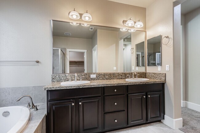 Building Photo - Welcome to Your Dream Home in Barclay Squa...