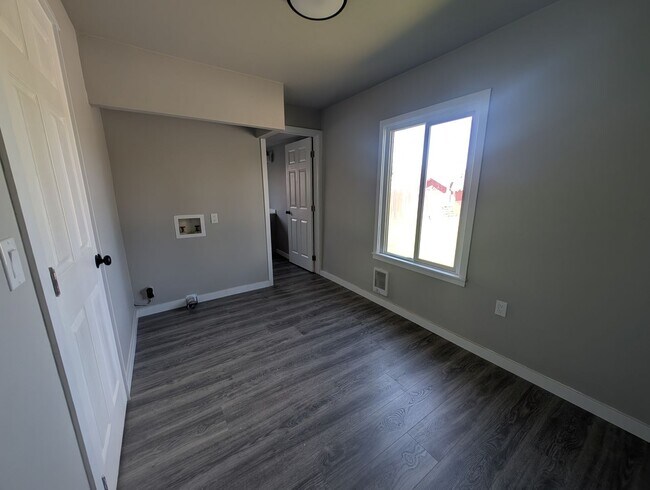 Foto del edificio - Remodeled 2 Bedroom Home – Water & Sewer Included