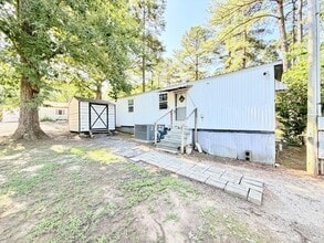 Building Photo - 12 Martin Ln