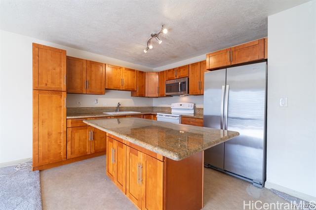 Building Photo - 98-729-729 Moanalua Loop