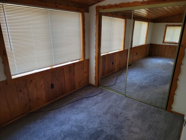 Building Photo - Wonderful Home in Crestline