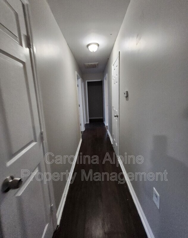 Building Photo - 3621 Somerset Dr