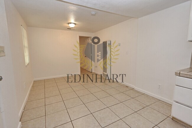 Building Photo - 3643 E Dwight Way