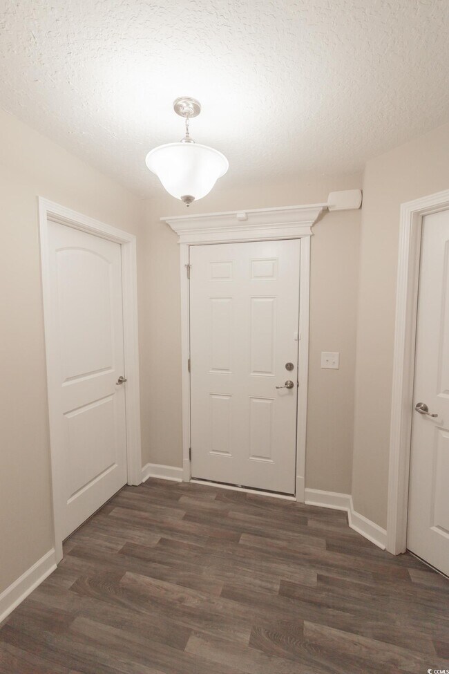 Foto del edificio - 3793 Mayfield Dr