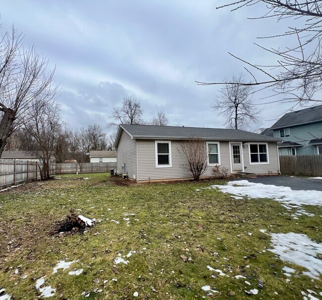 Building Photo - 2610 S Elmkirk Park